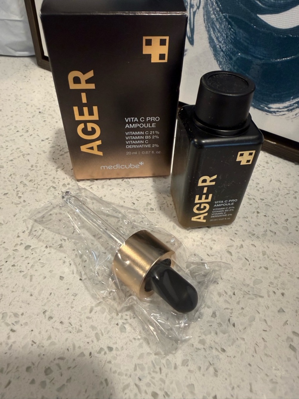 *NIB .67oz* MEDICUBE AGE-R Vita C Pro Ampoule – Gold & Black (20ml)